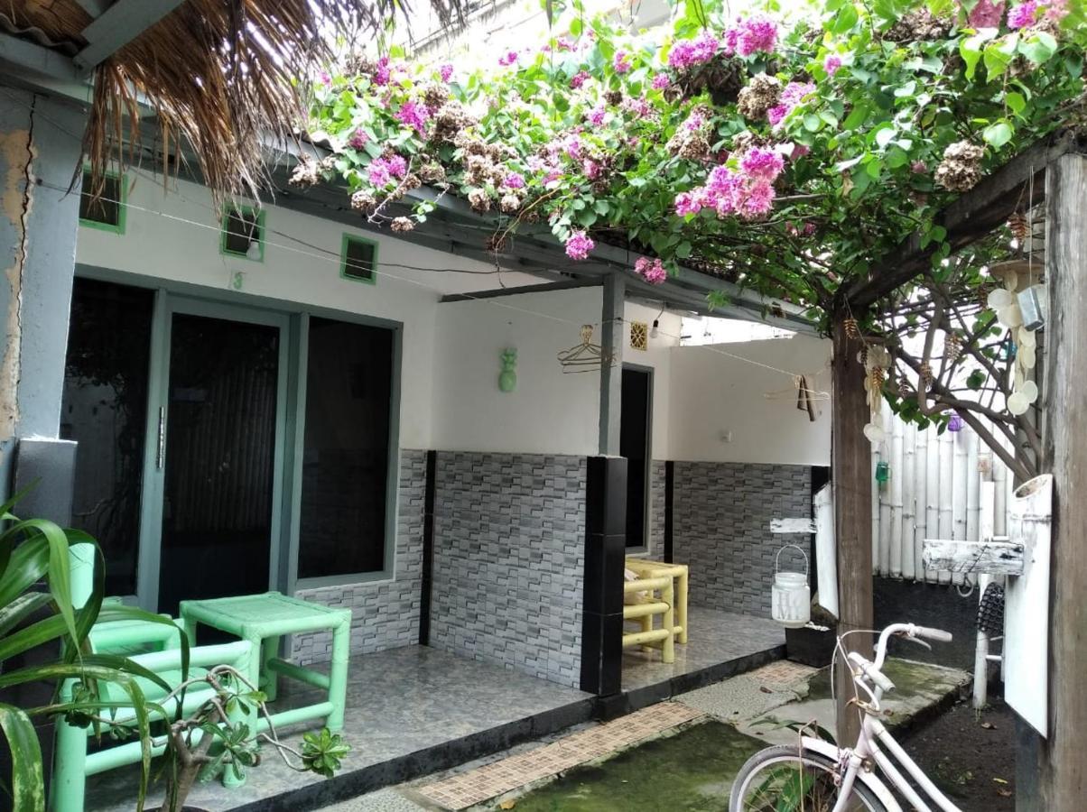 Pitara Homestay Gili Trawangan Exterior photo